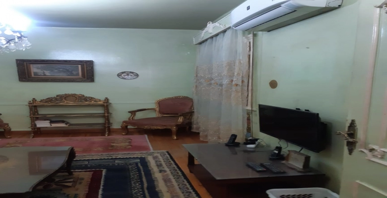 شقة للإيجار  في المهندسين تحتوي علي 4 غرف نوم + ريسبشن 3 قطع + 2 حمام + بلكونة بطول الشقة