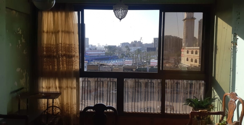 شقة للإيجار  في المهندسين تحتوي علي 4 غرف نوم + ريسبشن 3 قطع + 2 حمام + بلكونة بطول الشقة