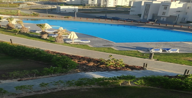 متاح شاليه مميز للايجار بقريه أمواج 3 غرف