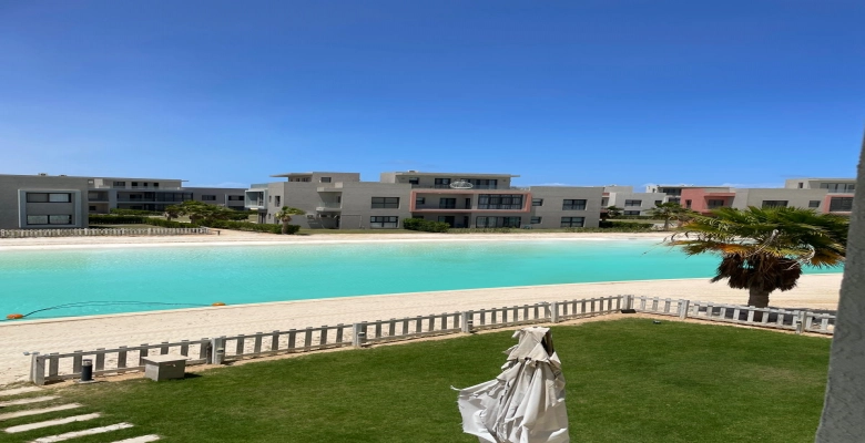 شاليه للبيع في بو ايلاند - اول صف علي البحيره - الساحل الشمالي