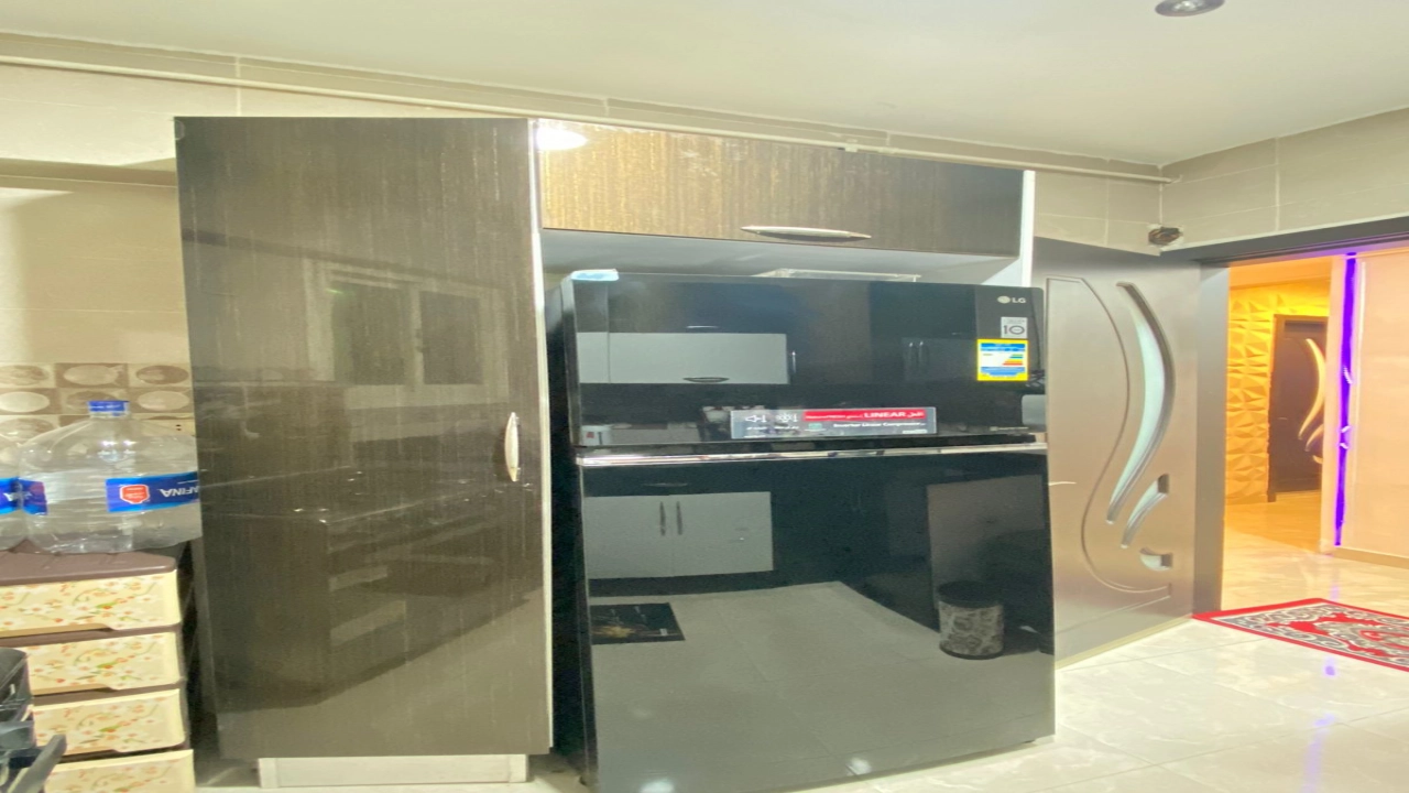 شقة مفروشة للايجار 3 غرف 2حمام وريسبشن كبير ومطبخ فى الدقى