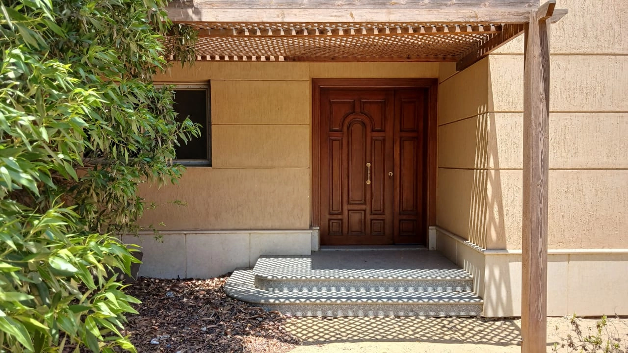 فيلا للبيع مساحه 250م - في كمبوند ايفر جرين 6- اكتوبر - امام المطار