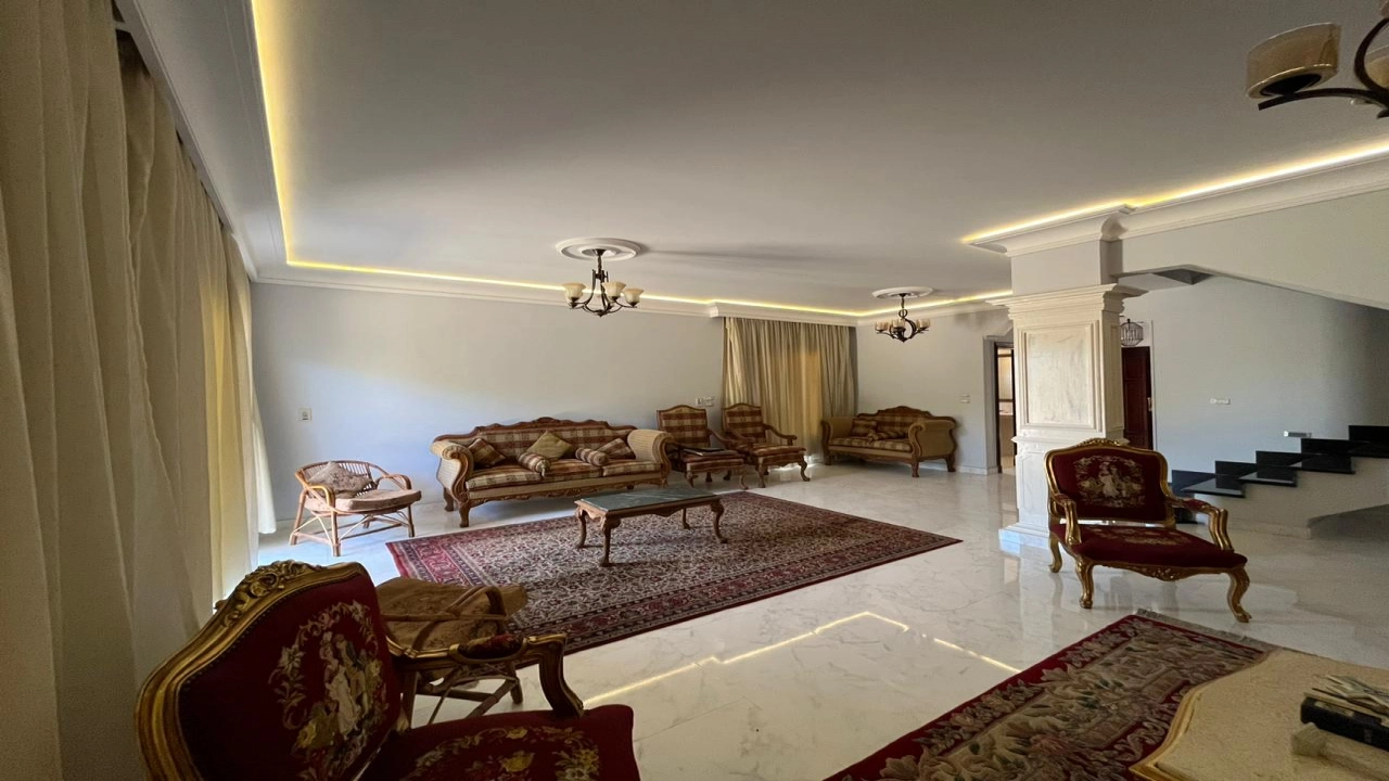 فيلا للبيع مساحه 250م - في كمبوند ايفر جرين 6- اكتوبر - امام المطار