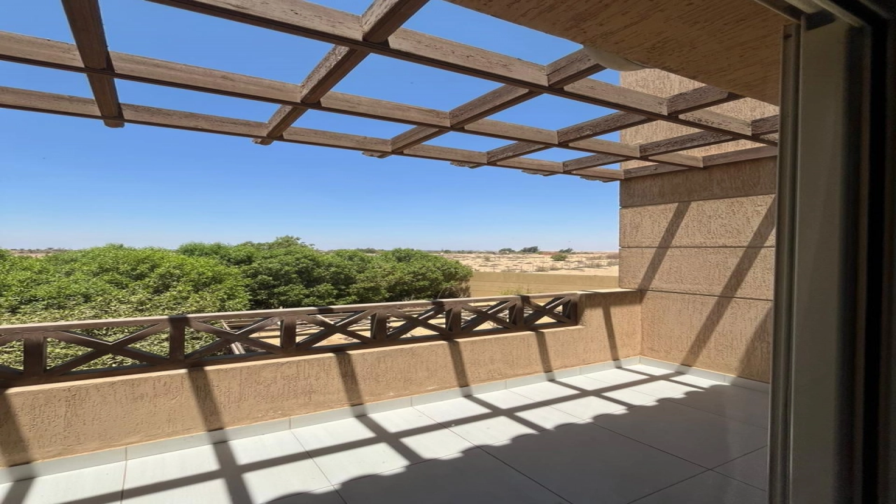 فيلا للبيع مساحه 250م - في كمبوند ايفر جرين 6- اكتوبر - امام المطار