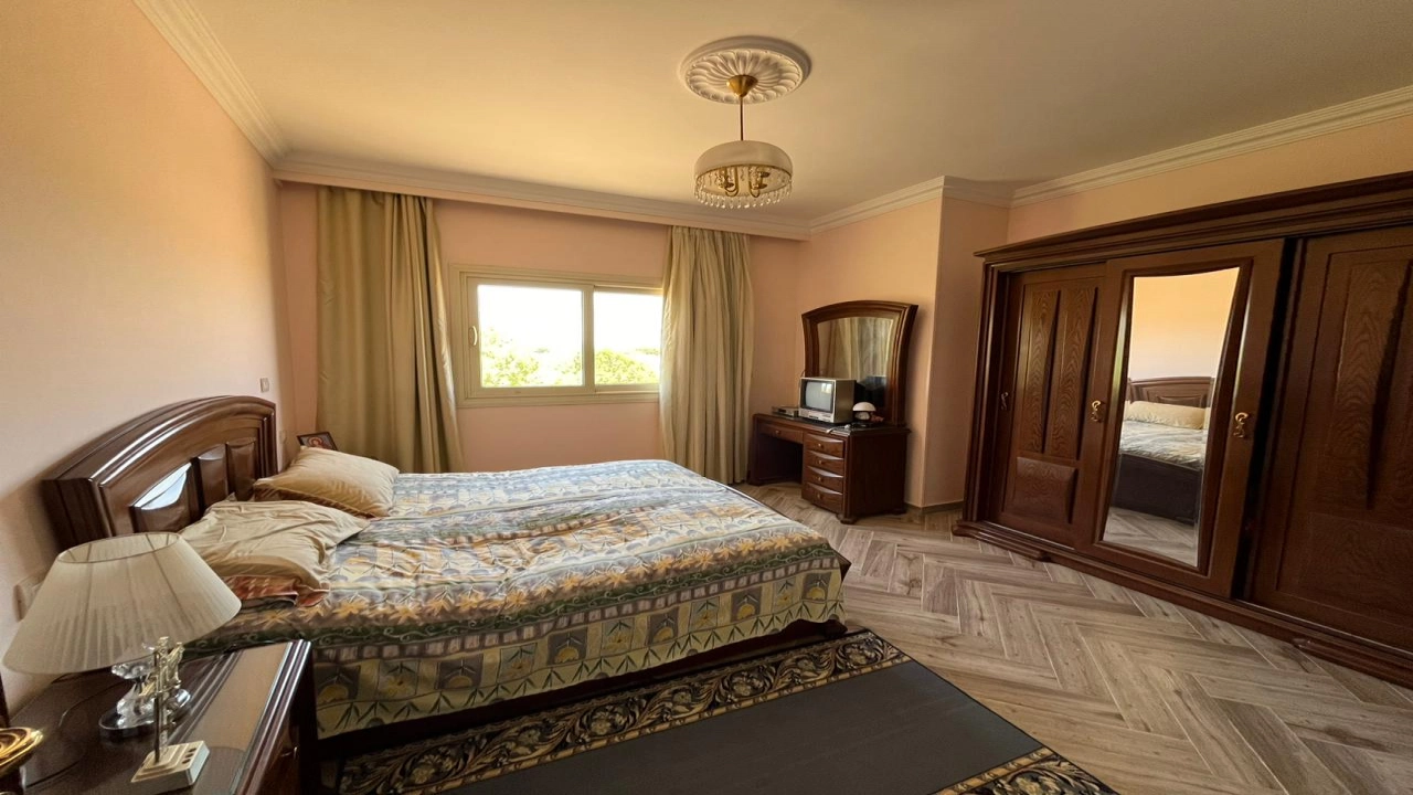 فيلا للبيع مساحه 250م - في كمبوند ايفر جرين 6- اكتوبر - امام المطار