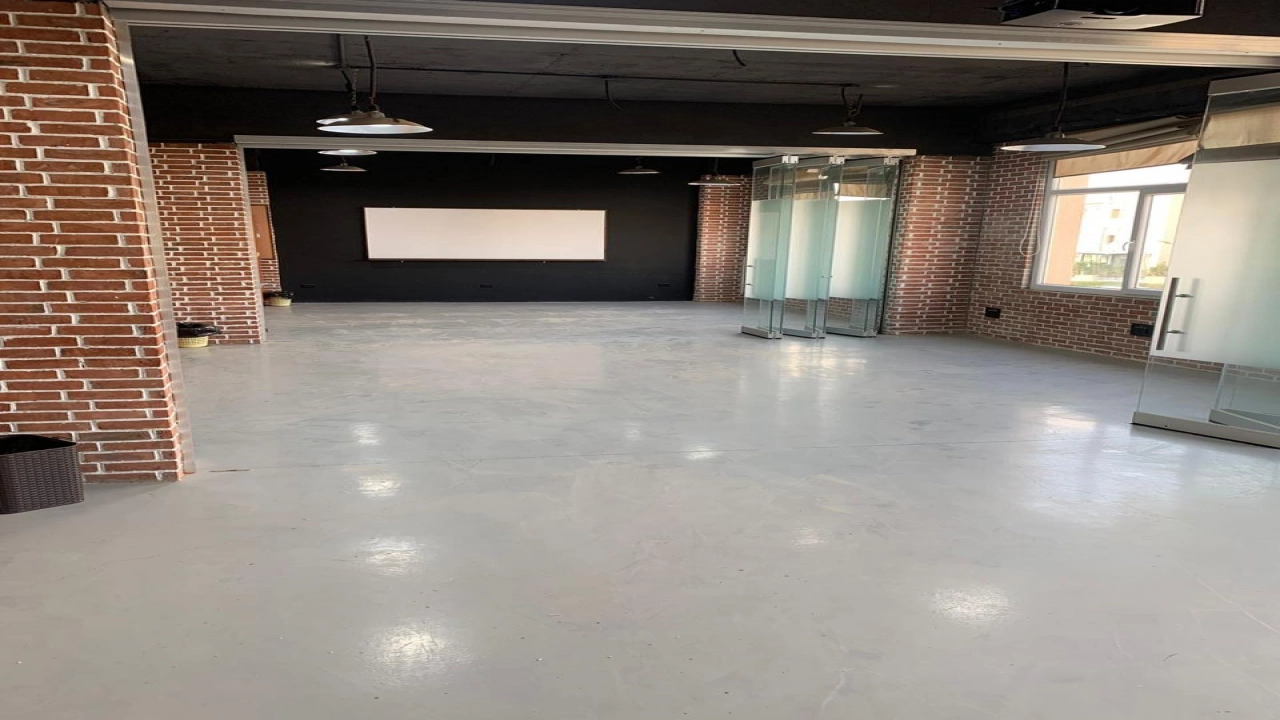 مكتب اداري 237م للبيع في الشيخ زايد