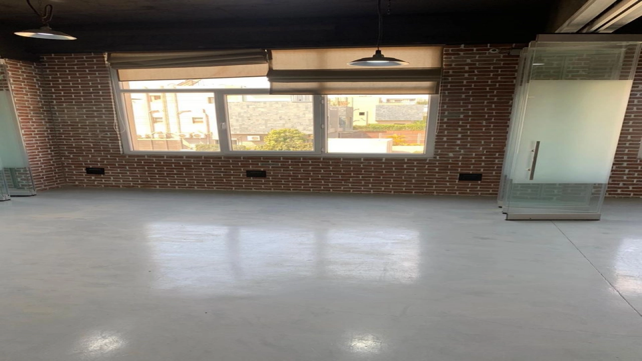 مكتب اداري 237م للبيع في الشيخ زايد