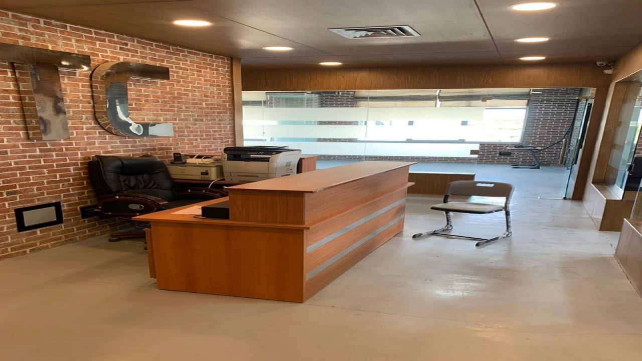 مكتب اداري 237م للبيع في الشيخ زايد