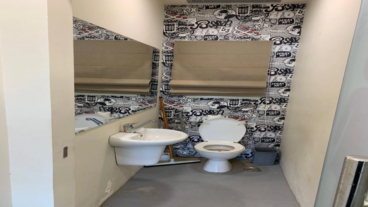 مكتب اداري 237م للبيع في الشيخ زايد