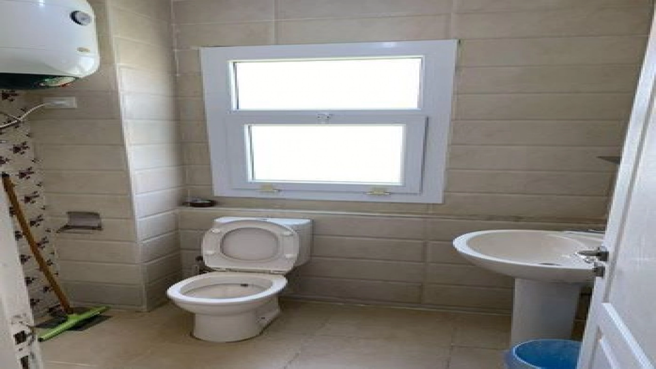 فيلا للإيجار في قرية مارسيليا بيتش فور