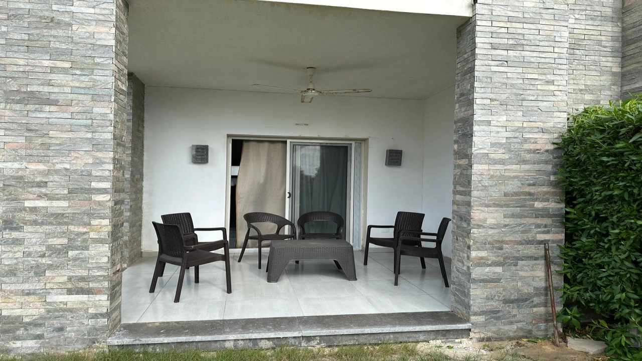 شالية ايجار 2 نوم اراضي  بجنينة في قرية امواج الساحل الشمالي