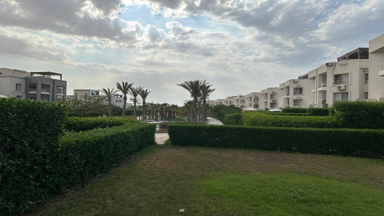 شالية ايجار 2 نوم اراضي  بجنينة في قرية امواج الساحل الشمالي