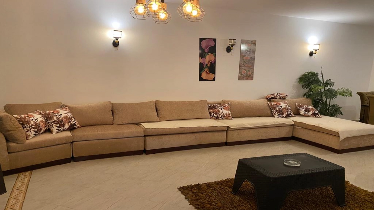 شاليه للايجار في كوان سيزر راس الحكمه ارضي 3غرف