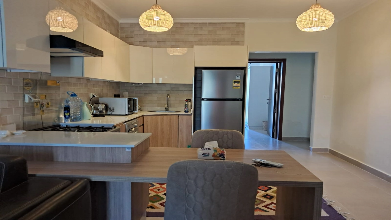 شاليه للايجار في جايا راس الحكمه ارضي بجاردن 3غرف