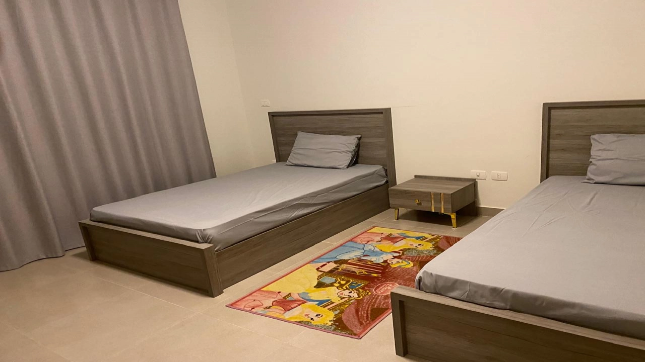 شاليه للايجار في جايا راس الحكمه ارضي 3غرف