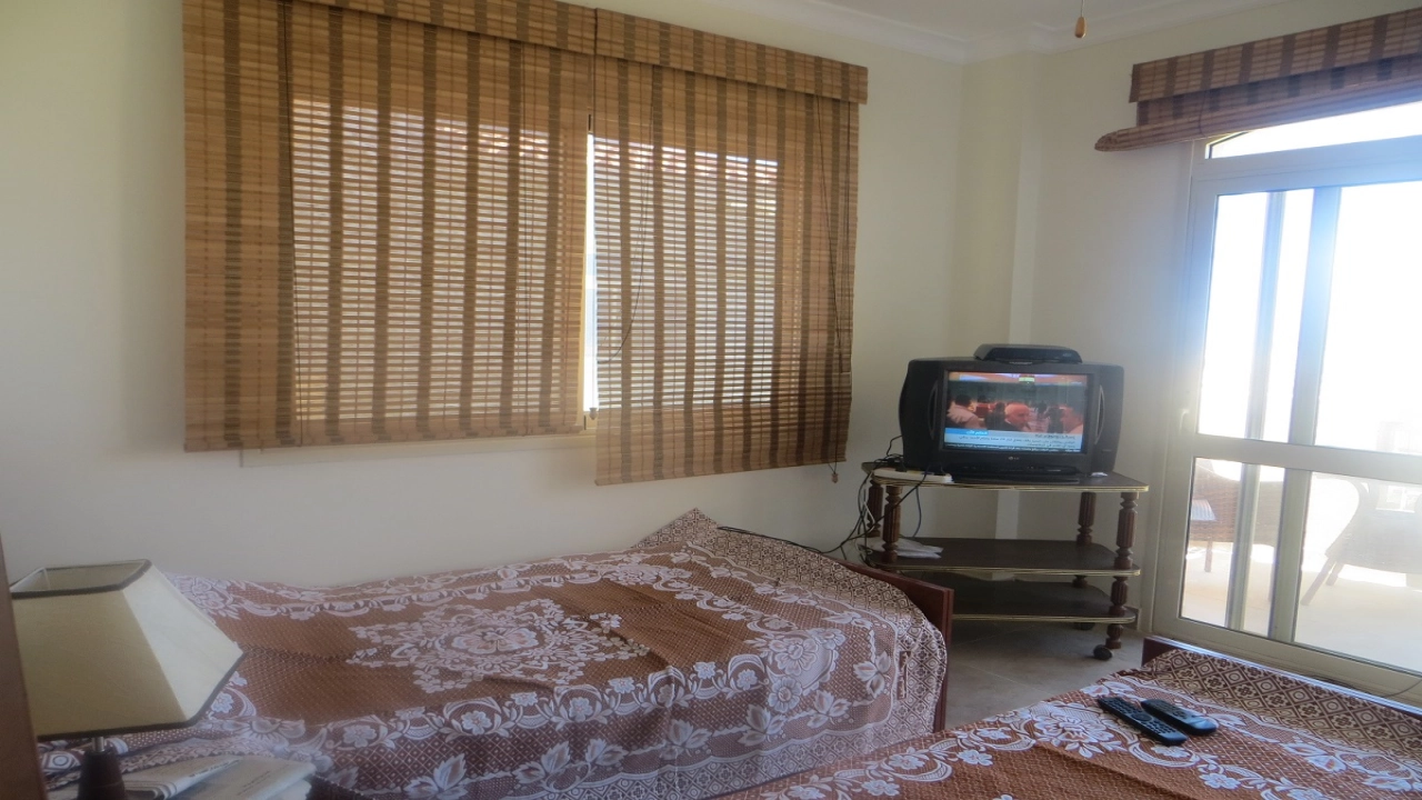 توين هاوس للايجار في تلال الساحل الشمالي ارضي بجاردن 4غرف