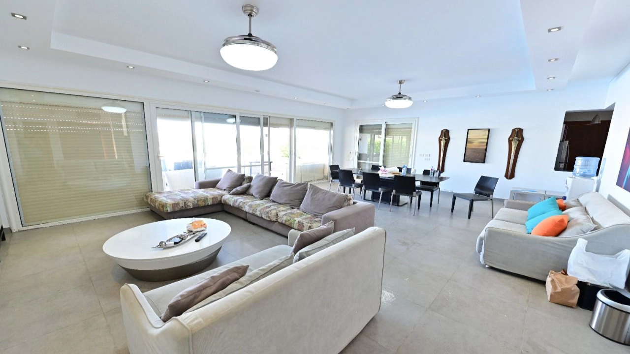 فيلا ( للايجار ) في هاسيندا باي