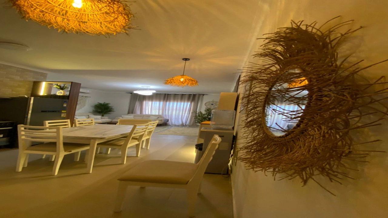 شاليه للايجار في جايا راس الحكمه غرفتين دور ارضي