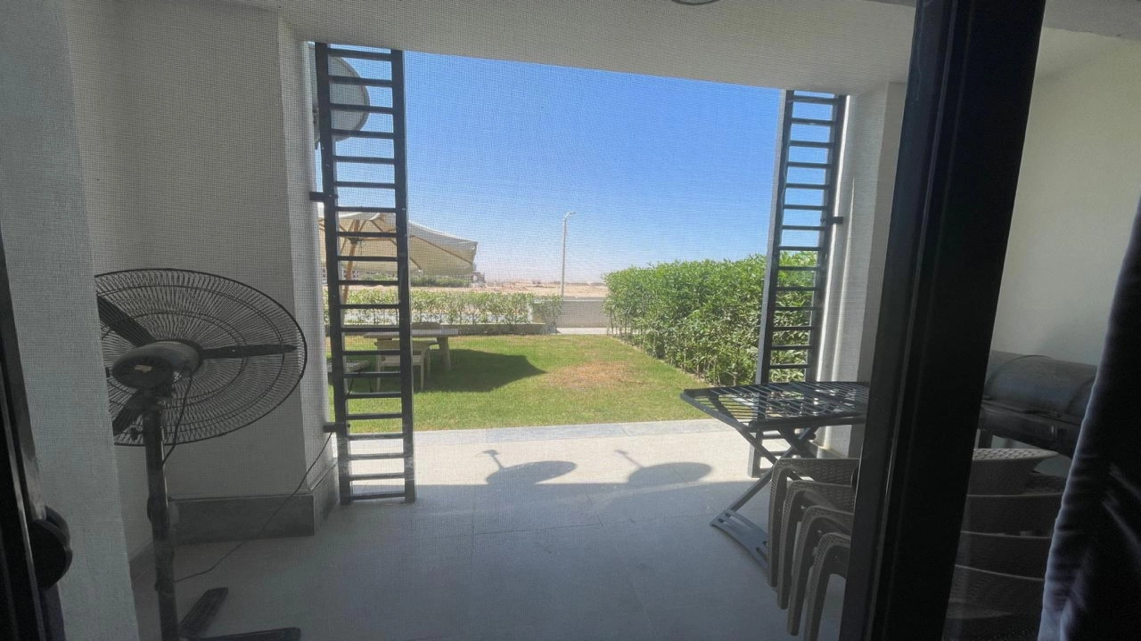 شاليه للايجار في جايا راس الحكمه ارضي بجاردن غرفتين