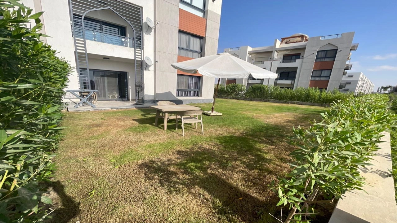 شاليه للايجار في جايا راس الحكمه ارضي بجاردن غرفتين