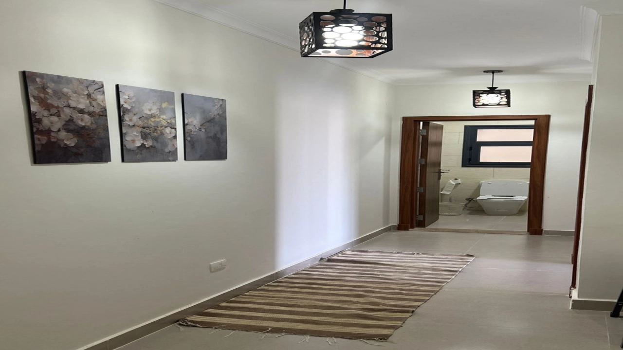 شاليه للايجار في جايا راس الحكمة ارضي بجاردن غرفتين