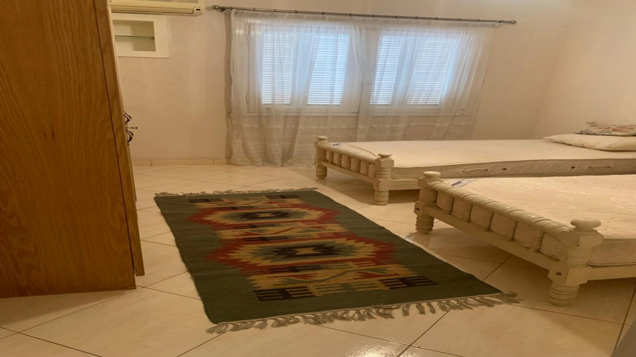 شقة مفروشة للايجار  في حي مميز بالزمالك مكونة من غرفتين و ريسبشن ومطبخ و1 حمام قريبة من كل الخدمات