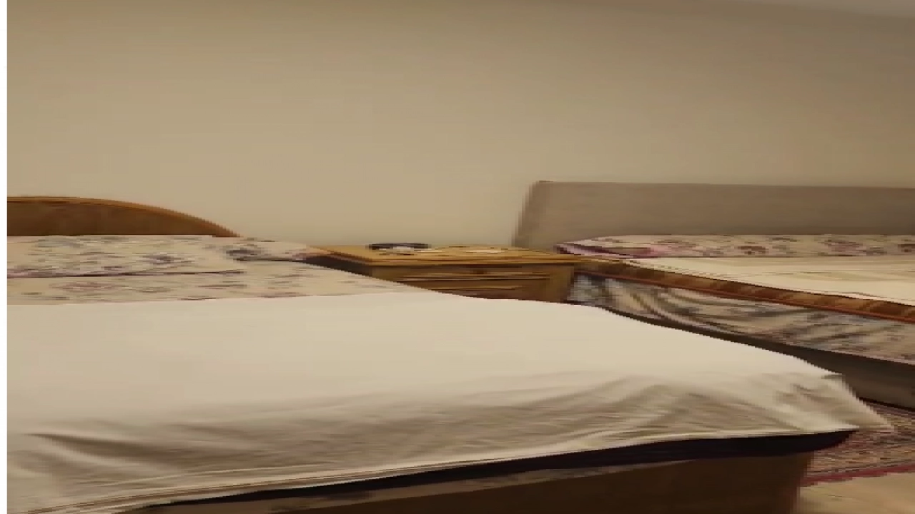 شقه  مفروشة للايجار مكونة من 3 غرف نوم 2 حمام وريسبشن 3 قطع  ومطبخ مجهز بالكامل