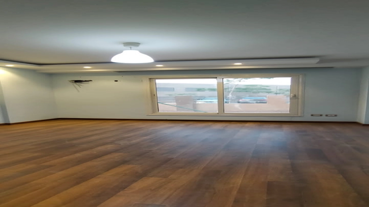 شقة للايجار نصف مفروش في كمبوند في التجمع 4 غرف نوم و4 حمام وريسبشن 4 قطع ومطبخ