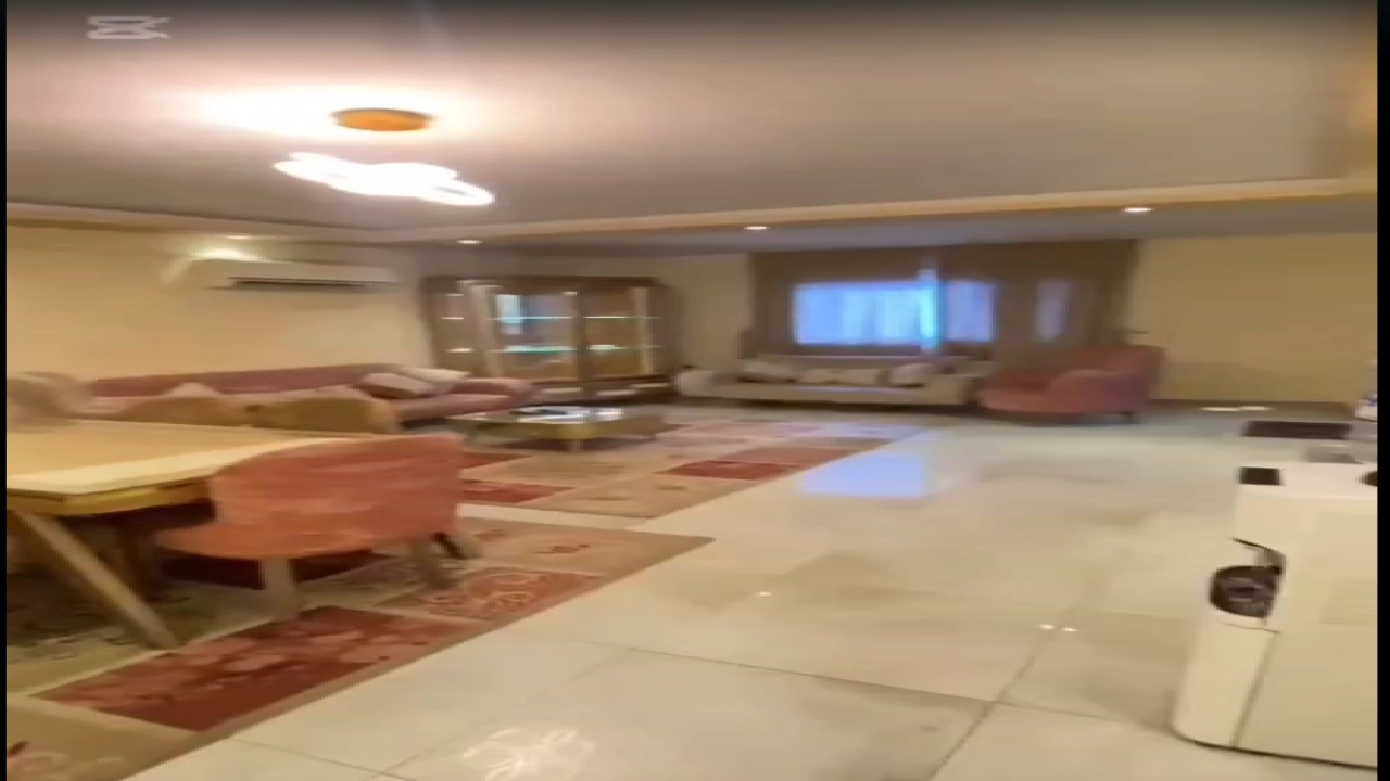 شقة مفروشة  للايجار مكونة من  3 غرف نوم و 2 حمام وريسبشن ومطبخ