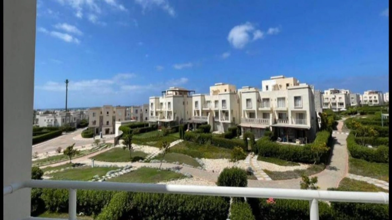 شاليه للإيجار غرفتين في قرية امواج الساحل الشمالي