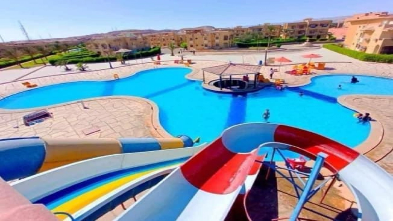 شاليه للايجار في قريه اكواريوس عين السخنه 3 غرف