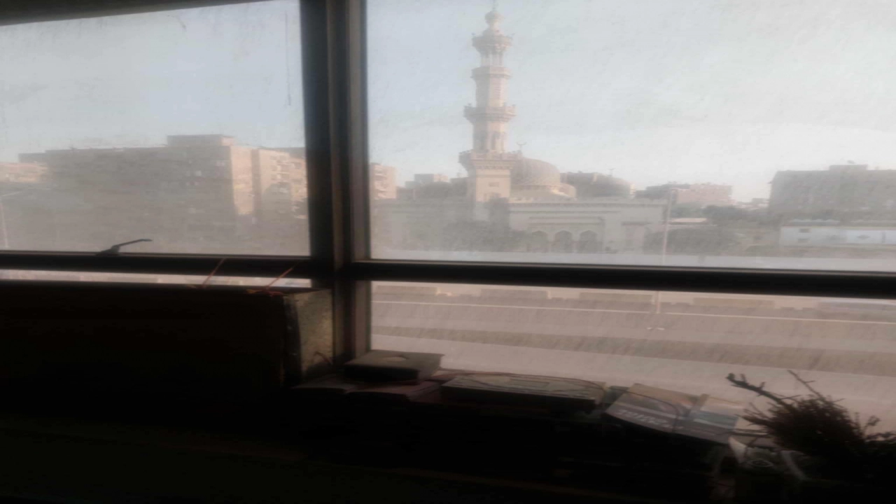 شقه للبيع ات  تصلح اداري او سكني مكونه من 3غرف 2حمامريسبشن 2 قطع ومطبخ في حي مميز بالمهندسين وقريبة من كل الخدت