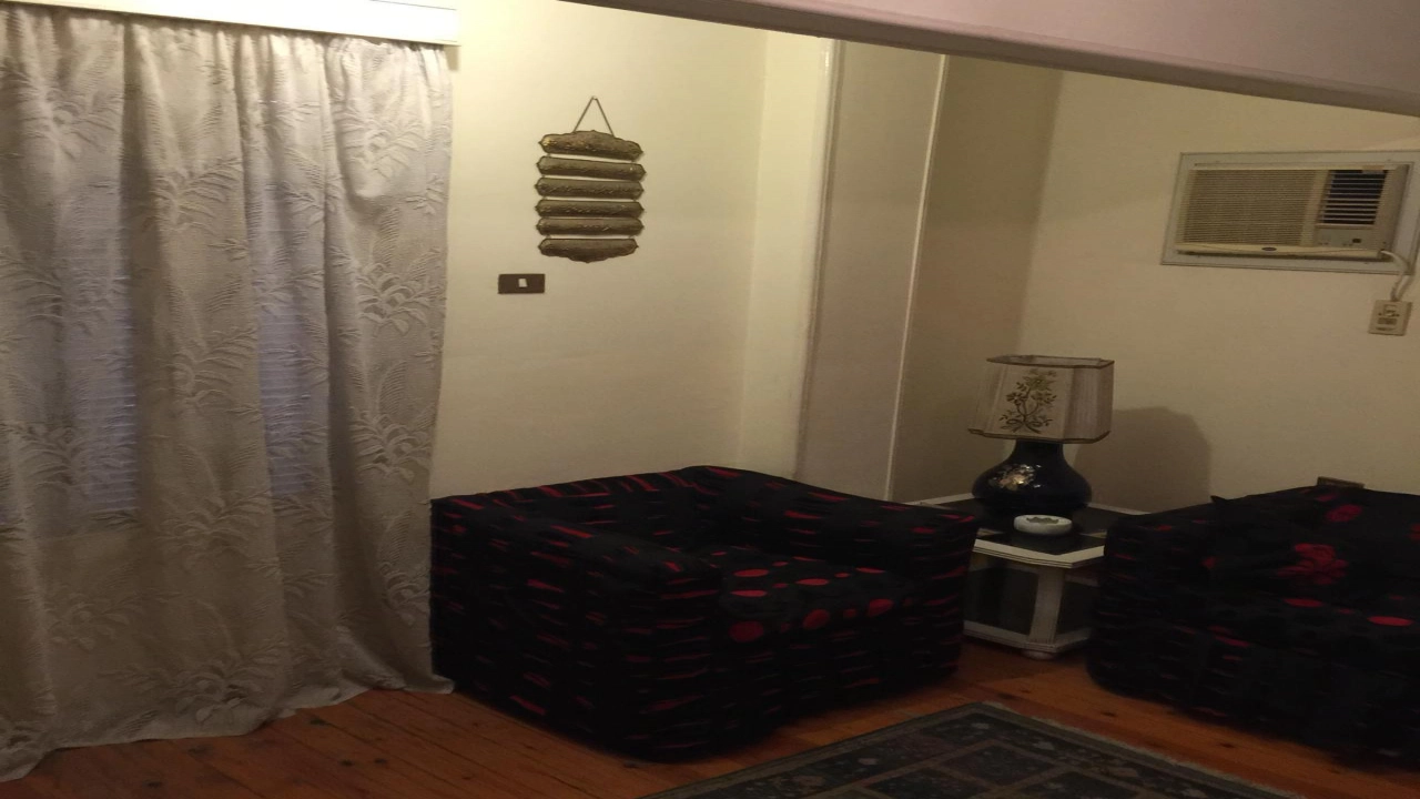 شقة مفروشة للايجار مكونة من 2 غرف نوم  و2 حمام وريسبشن  في مصر الجديدة  وقريبة من كل الخدمات