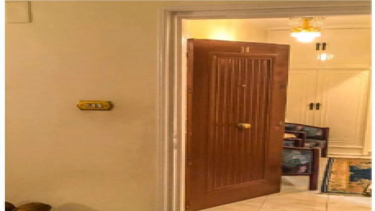 شقة مفروشة للايجار مكونة من 2 غرف نوم  و2 حمام وريسبشن  في مصر الجديدة  وقريبة من كل الخدمات