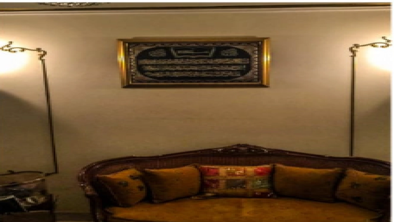 شقة مفروشة للايجار مكونة من 2 غرف نوم  و2 حمام وريسبشن  في مصر الجديدة  وقريبة من كل الخدمات