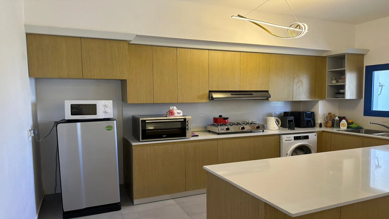 فيلا للايجار في مراسي جريك 4 غرف