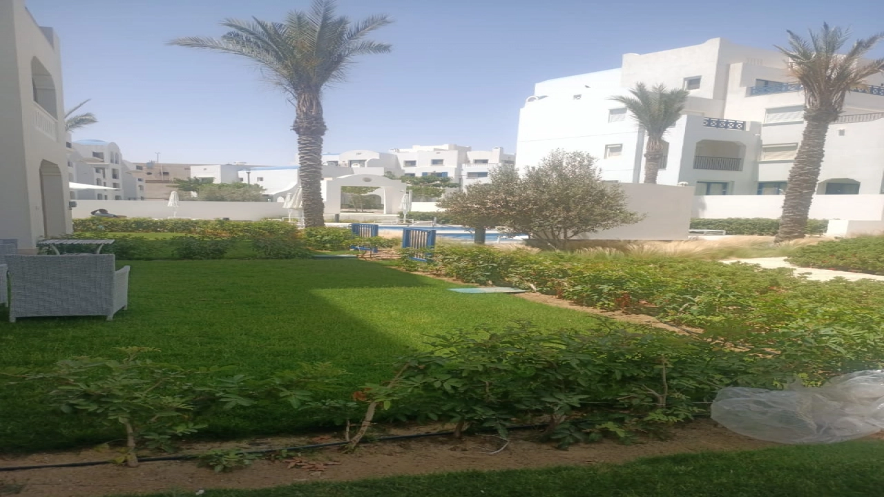 شاليه للايجار في مراسي جريك ارضي بجاردن 2 غرفه