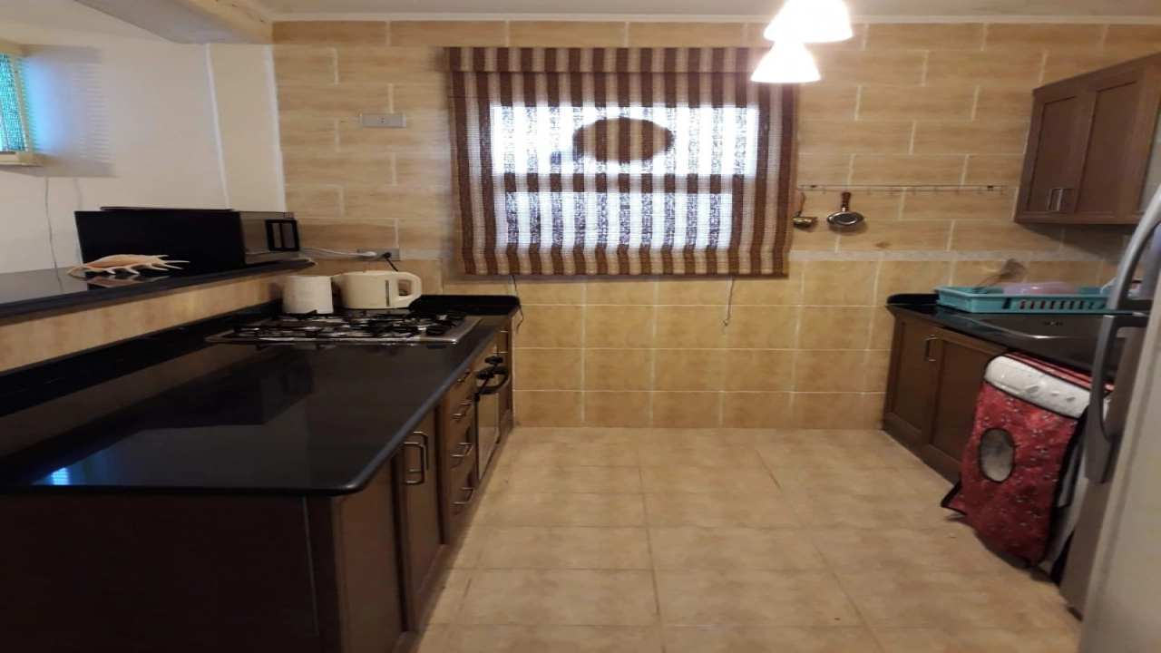 شاليه للايجار بقريه مينا غرفتين