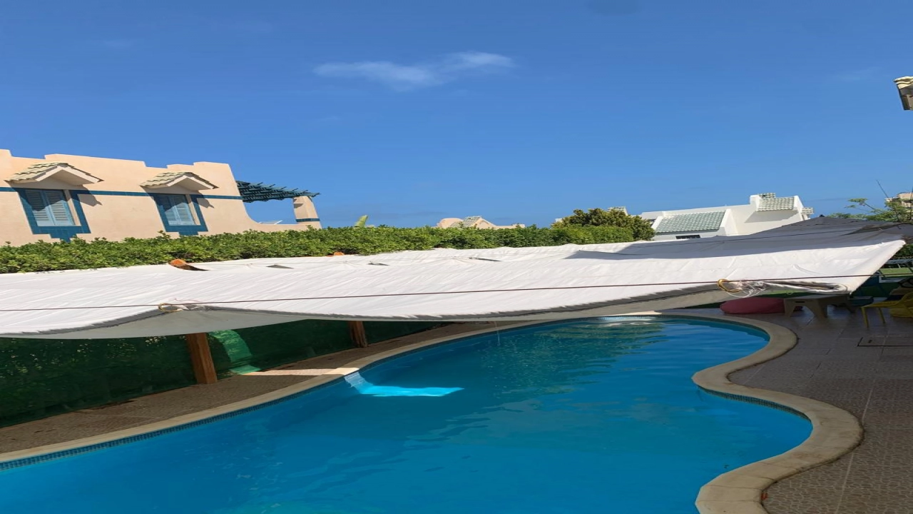 شاليه للايجار في قريه مينا4 3 غرف ارضي بجاردن