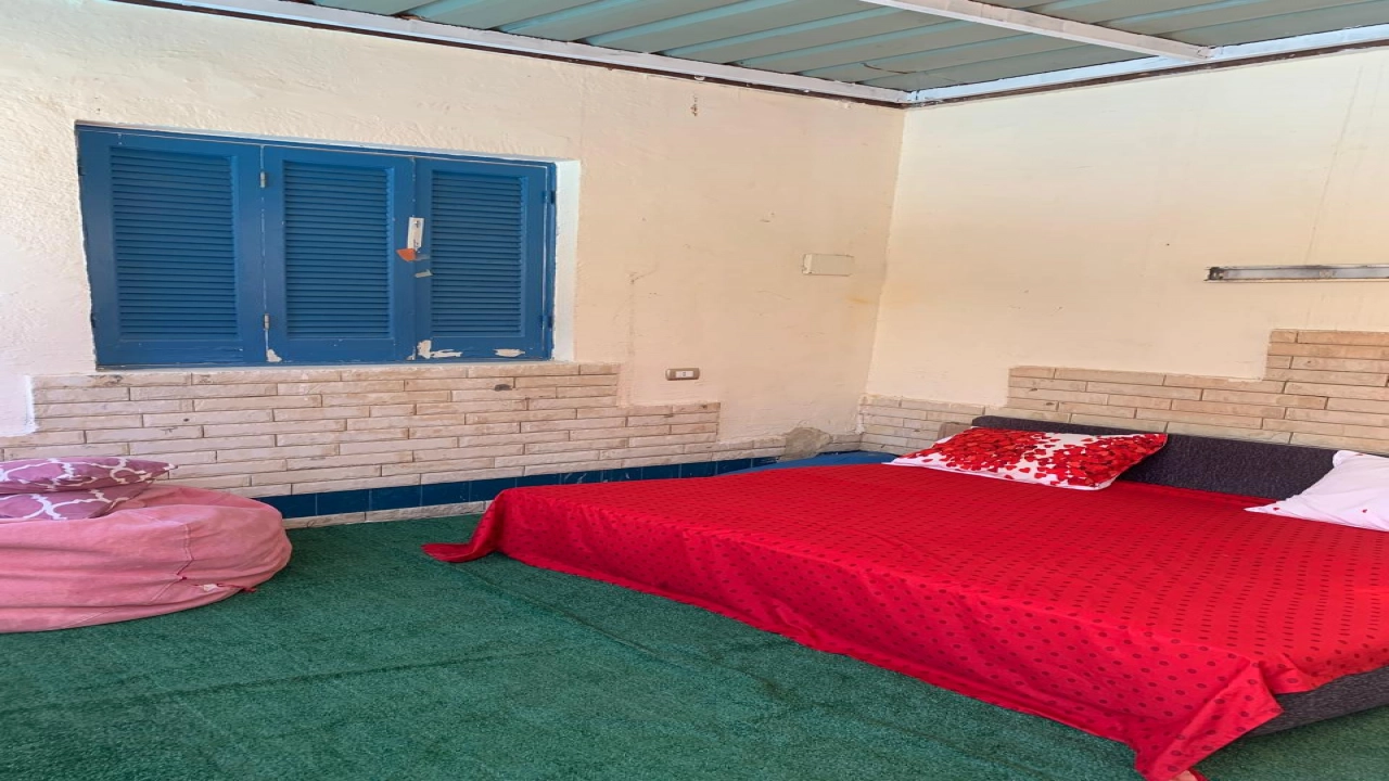 شاليه للايجار في قريه مينا4 3 غرف ارضي بجاردن