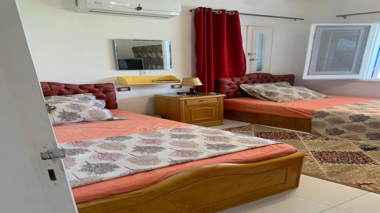 شاليه للايجار في قريه مينا4 3 غرف ارضي بجاردن