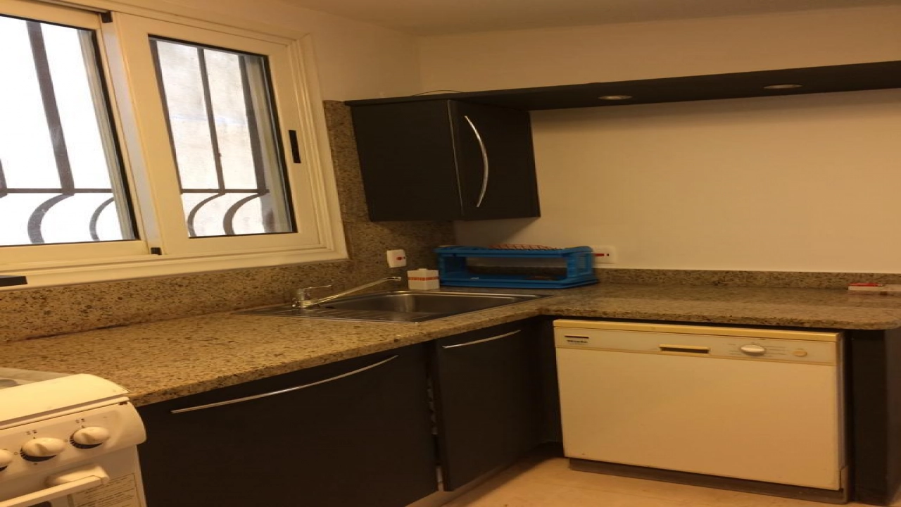 شقة قانون جديد للإيجار تصلح إداري أو سكني - دور أرضي مدخل خاص