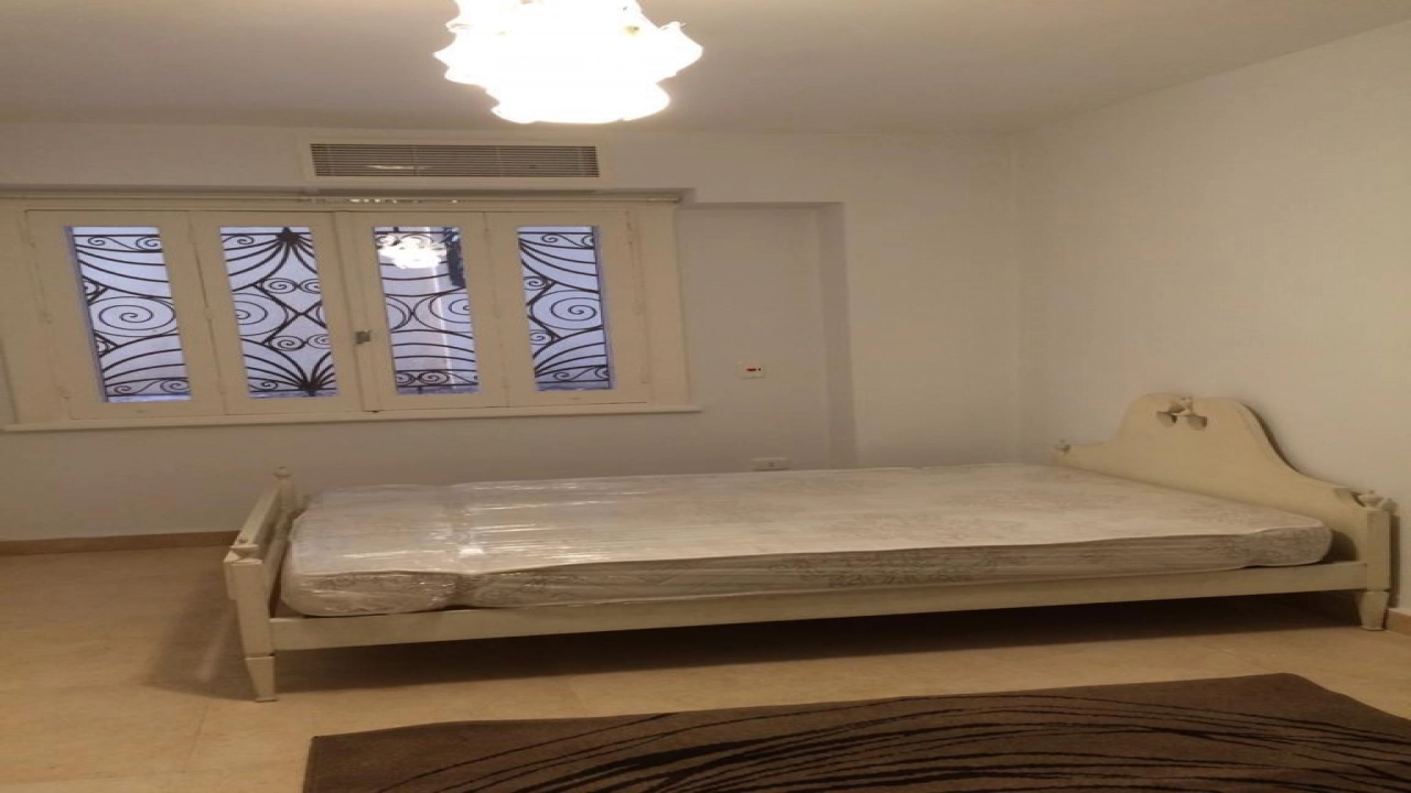 شقة قانون جديد للإيجار تصلح إداري أو سكني - دور أرضي مدخل خاص