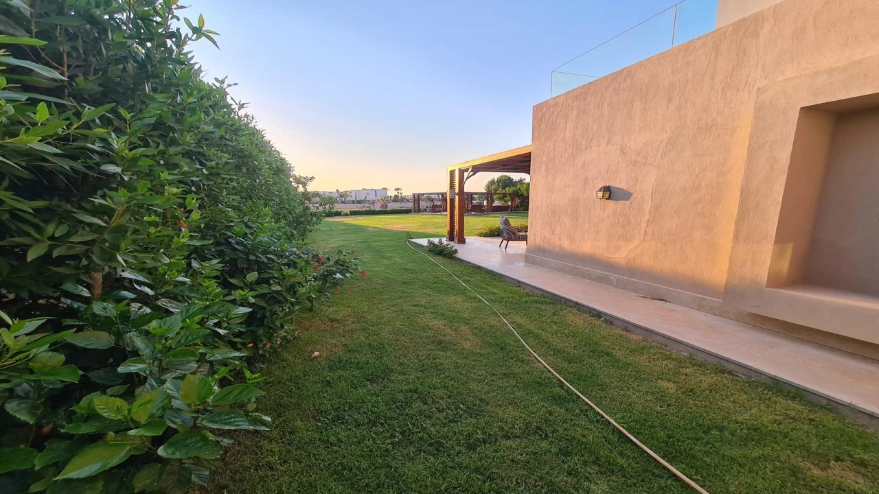 فيلا للايجار صف اول لاجون 5 غرف في هاسيندا باي