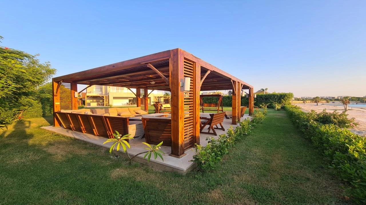 فيلا للايجار صف اول لاجون 5 غرف في هاسيندا باي