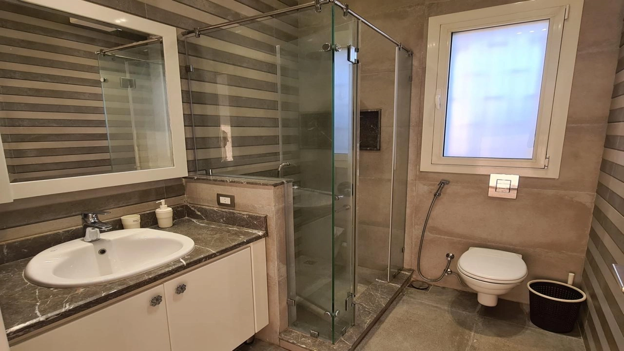 فيلا للايجار صف اول لاجون 5 غرف في هاسيندا باي