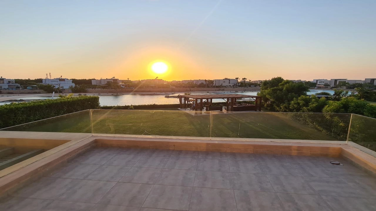 فيلا للايجار صف اول لاجون 5 غرف في هاسيندا باي