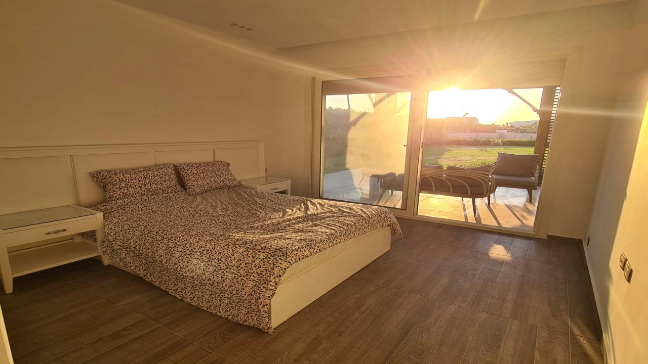 فيلا للايجار صف اول لاجون 5 غرف في هاسيندا باي