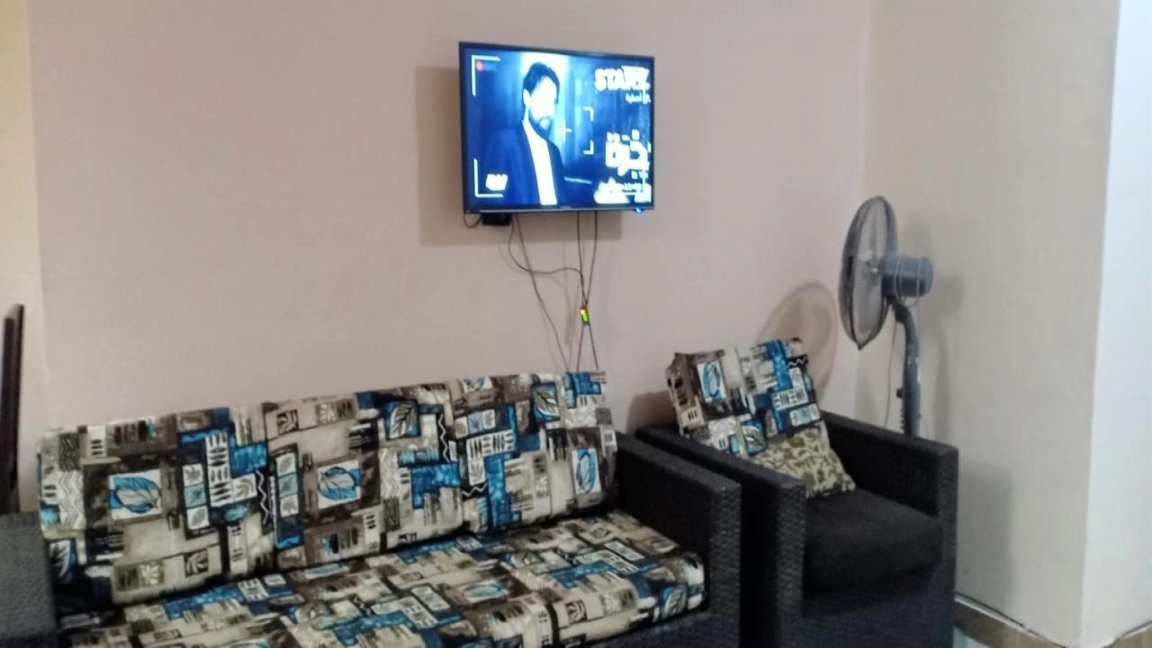 شاليه للايجار في قريه اللوتس الساحل الشمالي الدور الارضي غرفتين