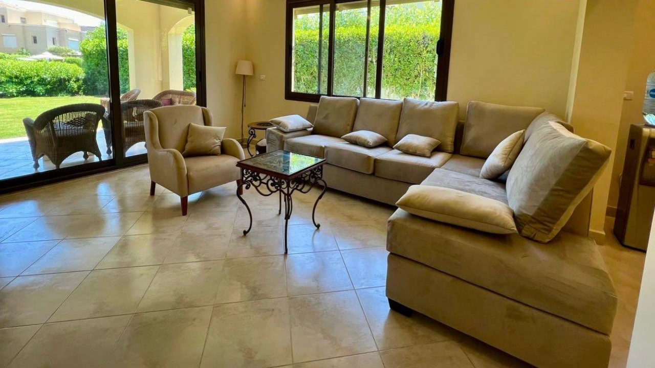 شاليه للايجار ارضي بجاردن في مراسي فيرونا 4 غرف